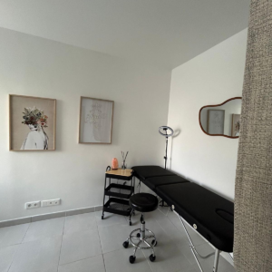 Cabine de soins esthétiques en coworking