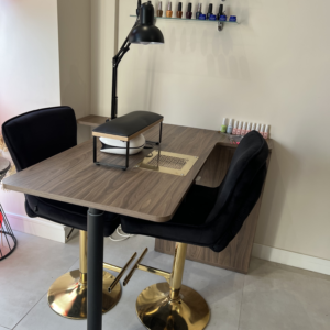 Espace table de manicure , fauteuil pédicure