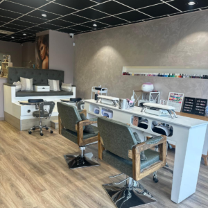 Location d’un poste d’onglerie prêt à l’emploi au sein d’un salon professionnel